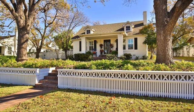 The Cottage at Eleven09-A Fine Guest Experience in Historic Abilene