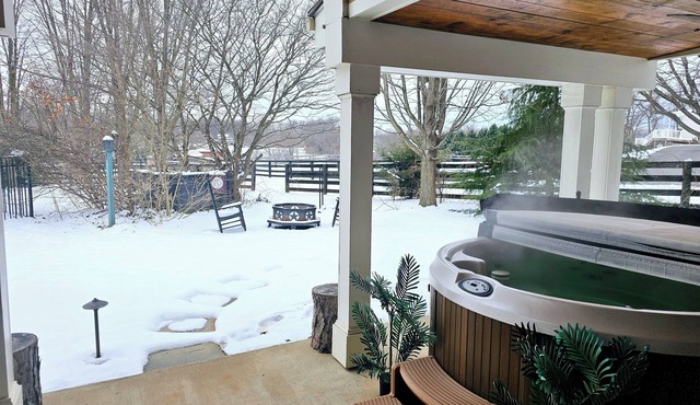 The Cottage at Firefly Cellars, cozy getaway in Loudoun wine country!
