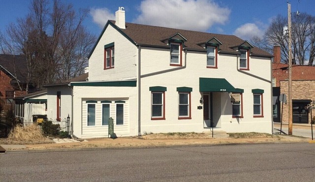 The cottage at Fourth and Elm
