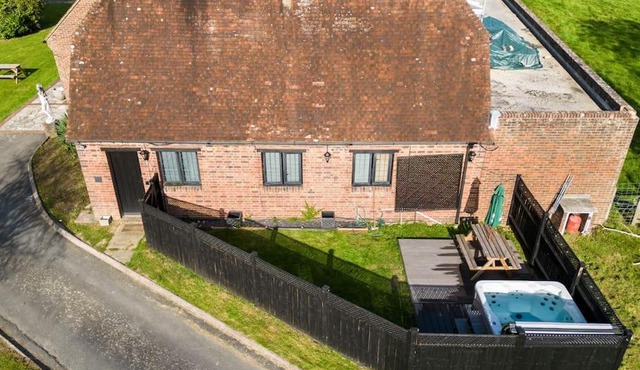 The Cottage at Gildridge + Private Hot tub