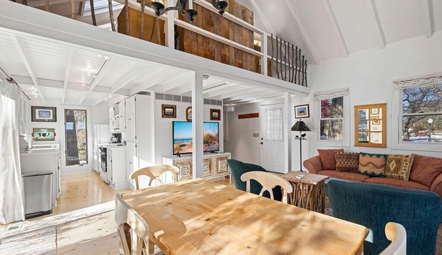 The Cottage at Historic 33 Acre Berrywood Farm: Trails, Ponds, Lawn Games