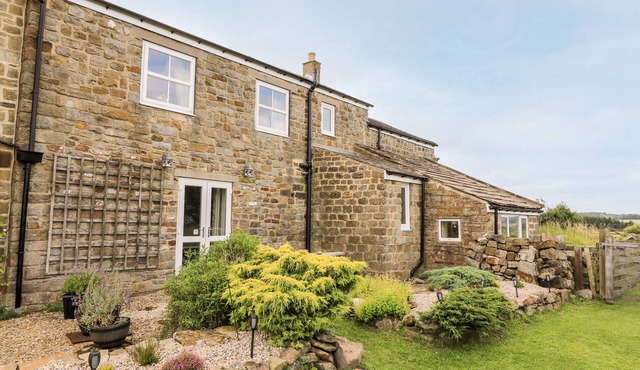 THE COTTAGE AT NIDDERDALE, family friendly in Harrogate