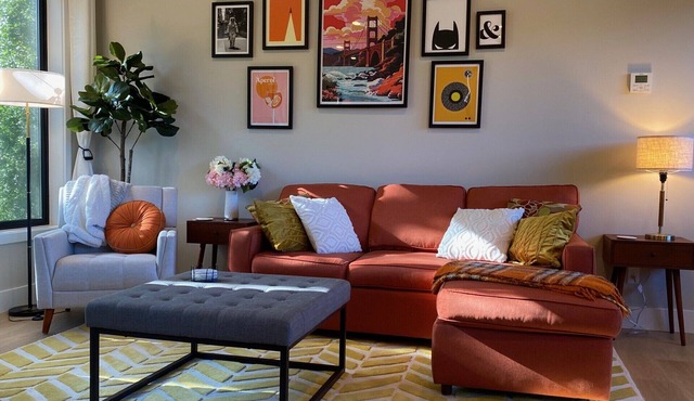 The Cottage at the Cove: 1-bedroom luxury apartment nestled in charming Bothell