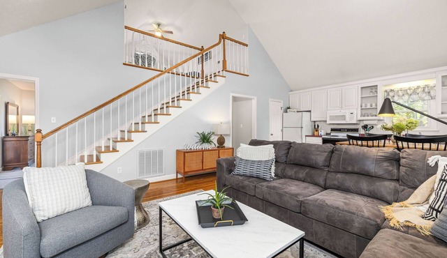 The Cottage at Virginia Sojourn: Peaceful Brick Cottage w/Sunset Mtn Views