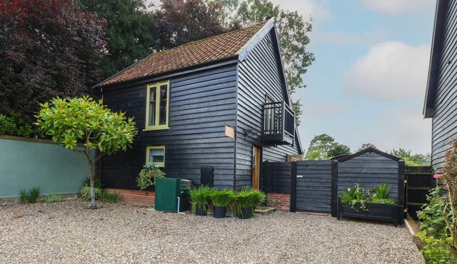 THE COTTAGE BARN, romantic, character holiday cottage in Rickinghall