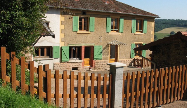 THE COTTAGE BATTEUSE A ECOCHE (Loire) - Capacity 12 people home