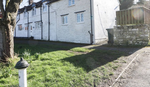 THE COTTAGE, family friendly, character holiday cottage in Staxton