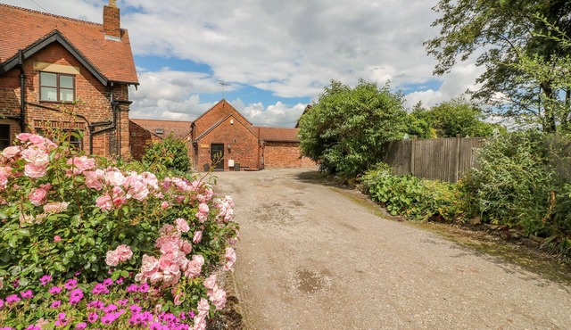 THE COTTAGE, family friendly, with open fire in Ilkeston