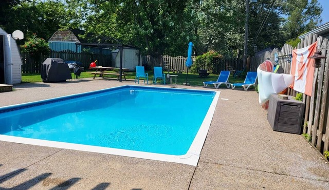 The Cottage House Pool/Hot Tub/Beach Front Sleeps 4-6