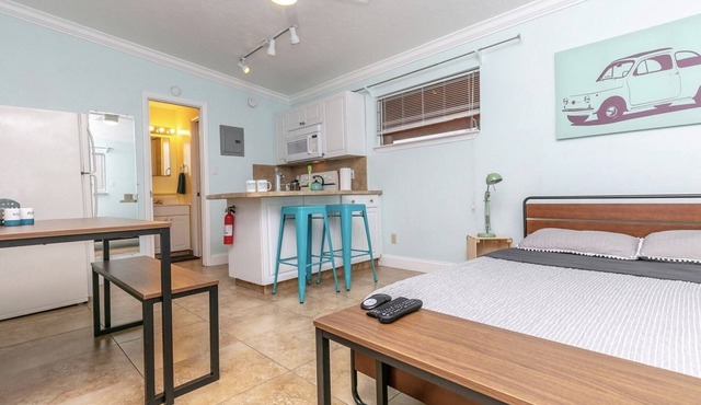 The cottage is ideal for businesses, cruise layovers, crew-housing + vacationers