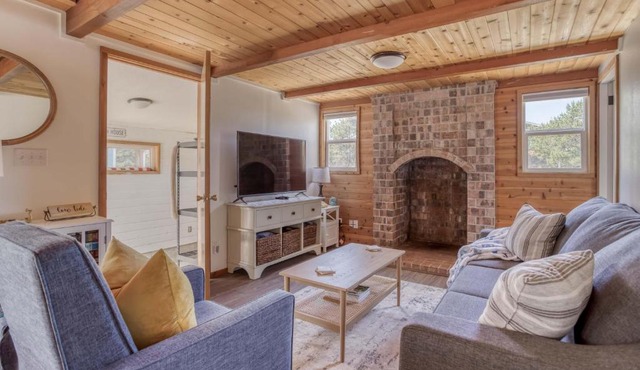 The Cottage Keeper - Meredith Lodging