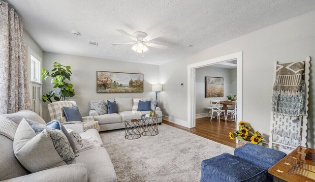 The Cottage on Meadow 3 BR/2 BA, Central BCS, A&M, Legends Events Center