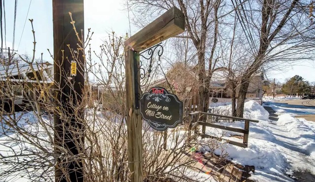 The Cottage on Mill street with Hot Tub