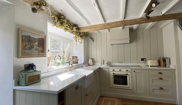 THE COTTAGE ON THE ISLAND, with open fire in Castleton, Peak District