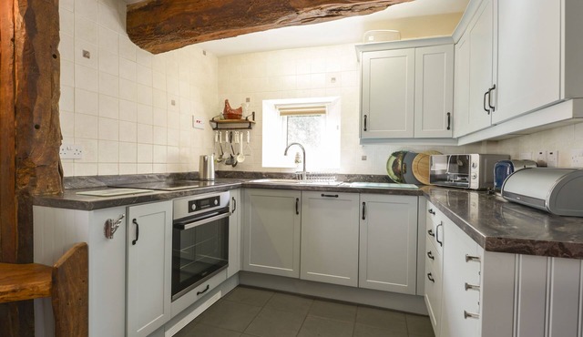 THE COTTAGE, pet friendly, character holiday cottage in Chagford