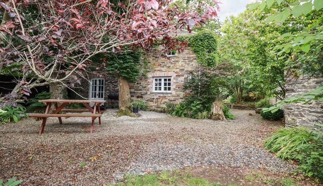 THE COTTAGE, pet friendly, with open fire in St Kew Highway