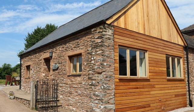 THE COTTAGE, pet friendly, with open fire in Washford