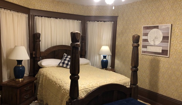 The Cottage Room at Shoal Creek B&B