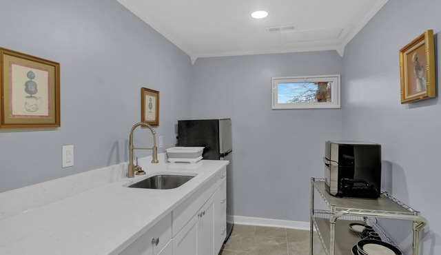 The Cottage Studio - 6 with WiFi and AC in brilliant Richmond