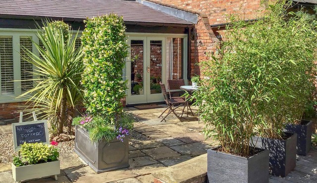 THE COTTAGE @ THE COACH HOUSE, pet friendly in Rossett