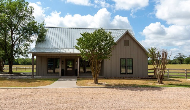 The Cottages at Turkey Creek - 'The Big Cottage' - 12 minutes from Round Top!