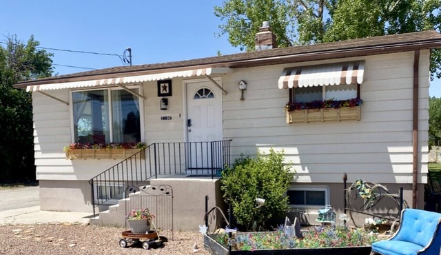 The Cottages on Carbon Avenue: Two Airbnbs in One