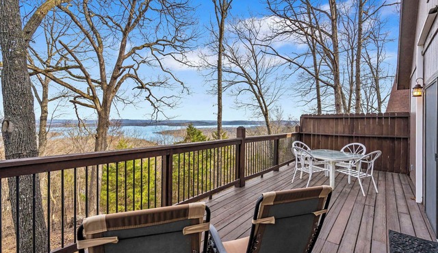 The Cottages on Lake Bluff -nearby Table Rock Lake!