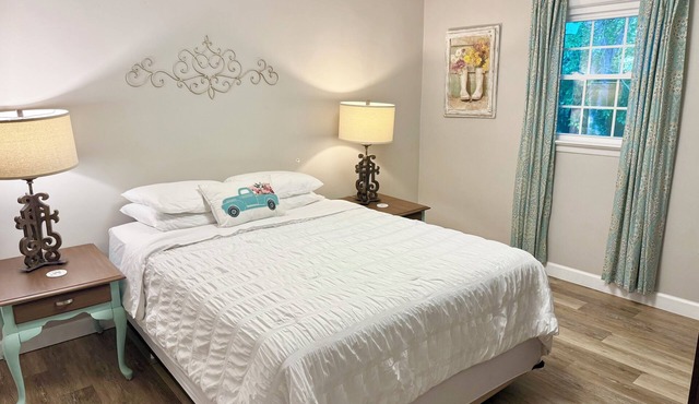 The Country Bumpkin, Sleeps 4!
