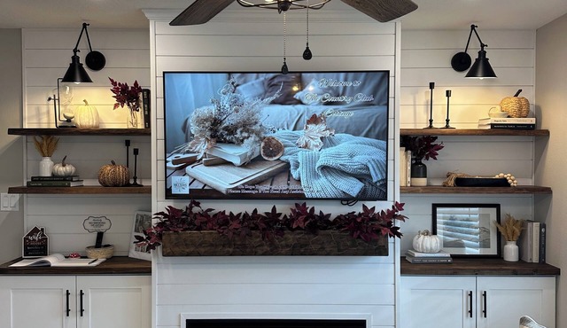 The Country Club Cottage NEW! Watch launches from driveway or walk to the river!