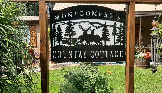 The country cottage: with gorgeous 5 person hot tub!
