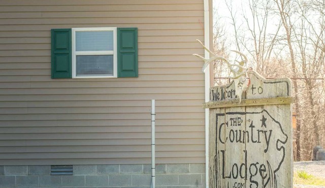 The Country Lodge-Southern Illinois Getaway