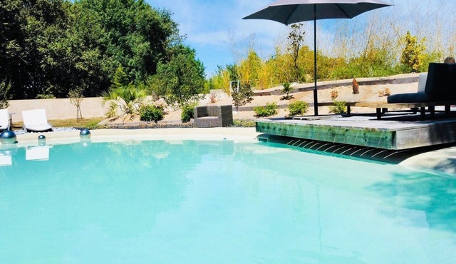 The countryside and well-being in the city with Piscine lagon