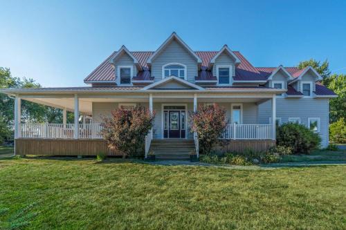 The County Lakehouse - Waterfront w Hot Tub ST-2020-0100