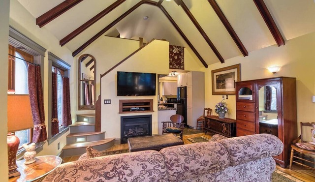 The Couples Cabin at Upper Garden Nature Retreat
