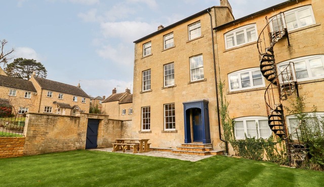 THE COURT HOUSE, pet friendly, character holiday cottage in Blockley