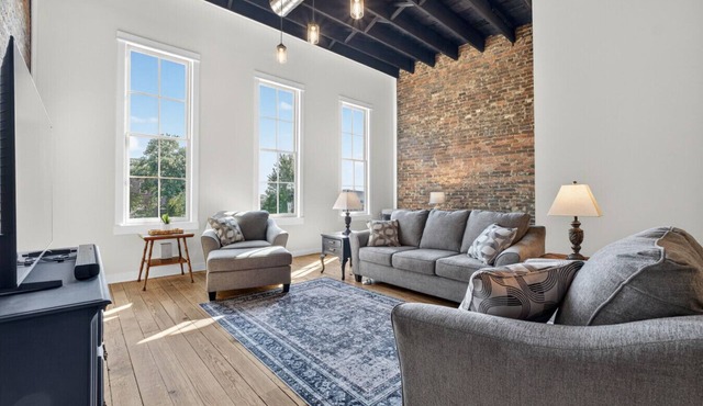 The Courthouse Loft | DWTN LXRY LOFT