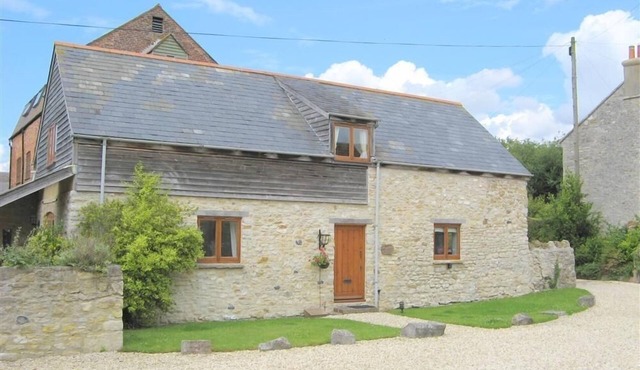 THE COURTHOUSE, pet friendly, with a garden in Sutton Poyntz