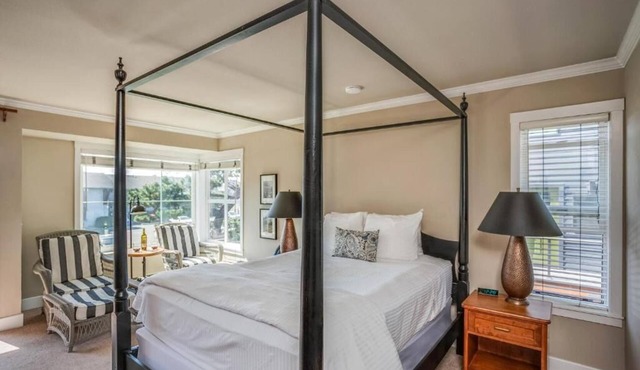 The Courtyard - Haystack King with Kitchenette at Cannon Beach Hotel Collection