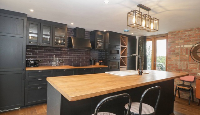 The Courtyard - Hilltop Barn