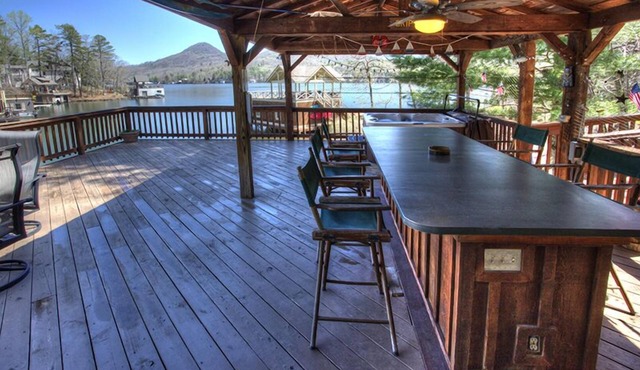 The Cove at Lake Burton - Vintage Lakefront Home with Covered Boathouse Deck