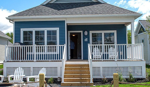 The Cove at Sylvan Beach - Pet friendly lakeside cottage with a pontoon boat!