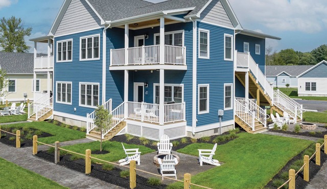 The Cove at Sylvan Beach - Pet friendly lakeside cottage with a pontoon boat!