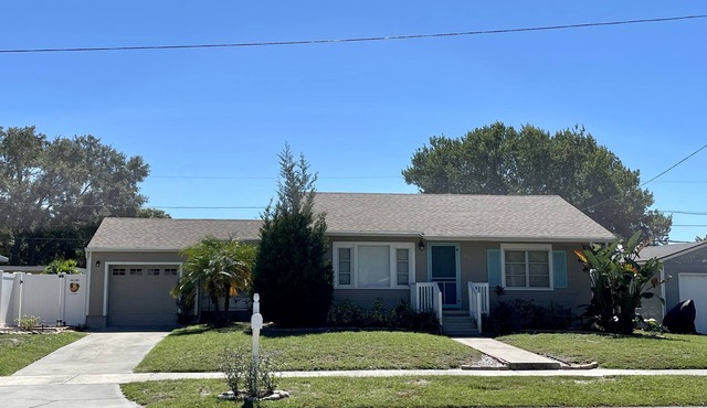 The Cove - Bungalow with a Private Pool and Bikes!