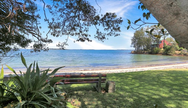 The Cove Cottage - Waterfront Hideaway in North Arm Cove