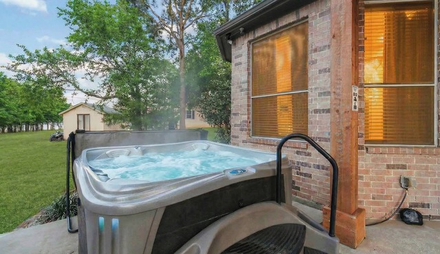 The Cove: Heated Pool, Hot Tub, Lake Access