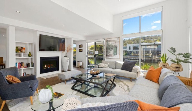 The Cove - Luxury Waterfront Accommodation