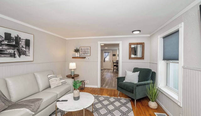 The Covington Cottage Modern 2 BDR Charmer