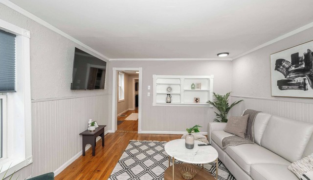 The Covington Cottage – Modern 2 BDR Charmer