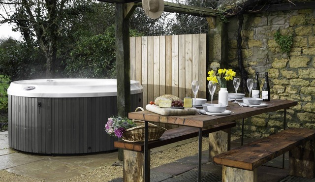 The Cow Byre - beautiful barn conversion in the South Cotswolds sleeping 6 guests