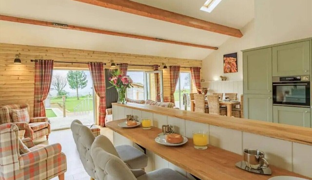 The Cow Shed - Luxury 5* Dorset barn conversion with private hot tub